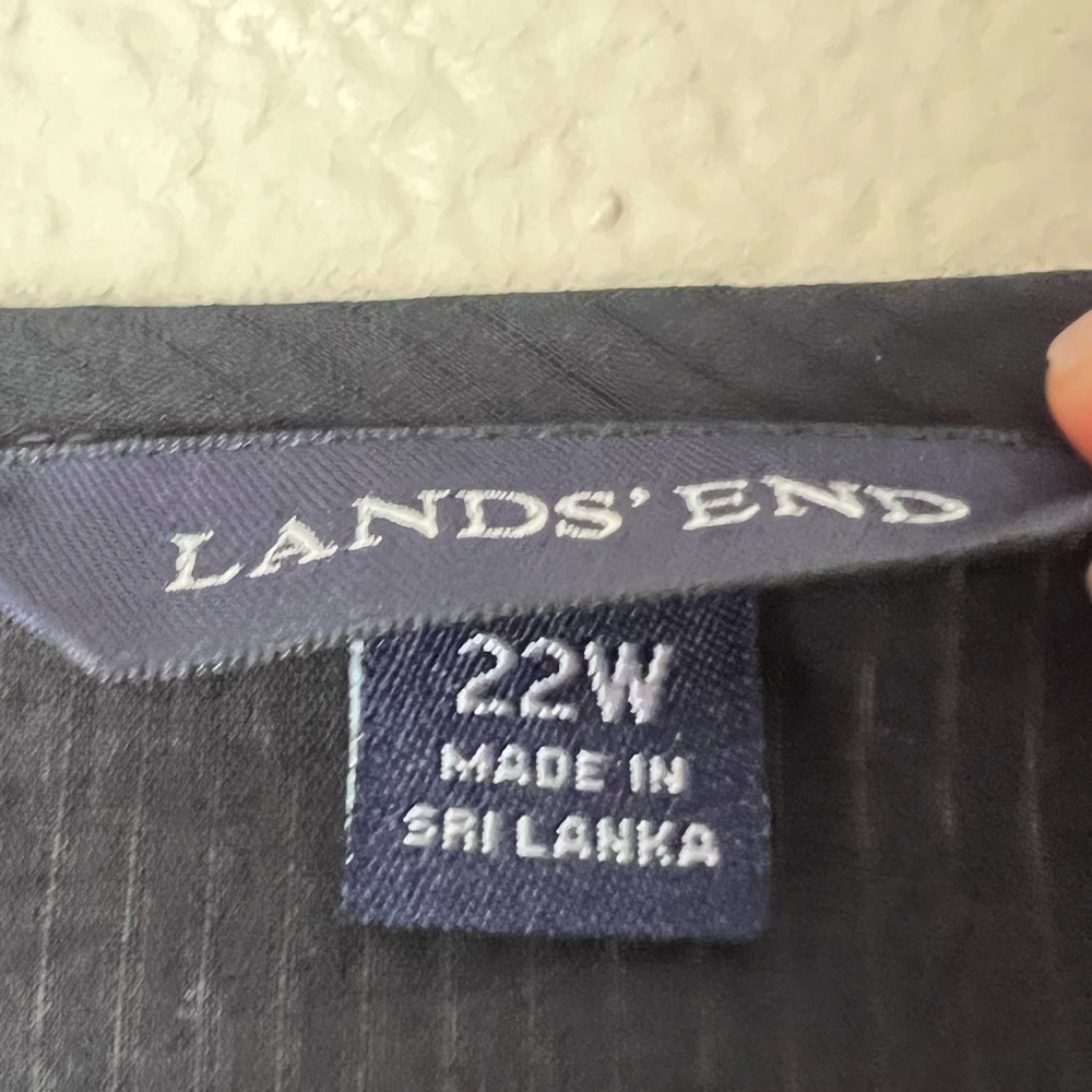 LANDSโ END Top 2 for $22 โ๏ธ - Picture 3 of 5